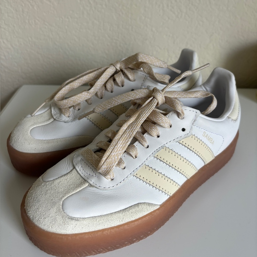 Adidas white and cream/beige stripe Sambae sneaker